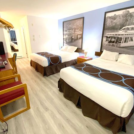 Super 8 By Wyndham Sicamous Hotel Екстериор снимка