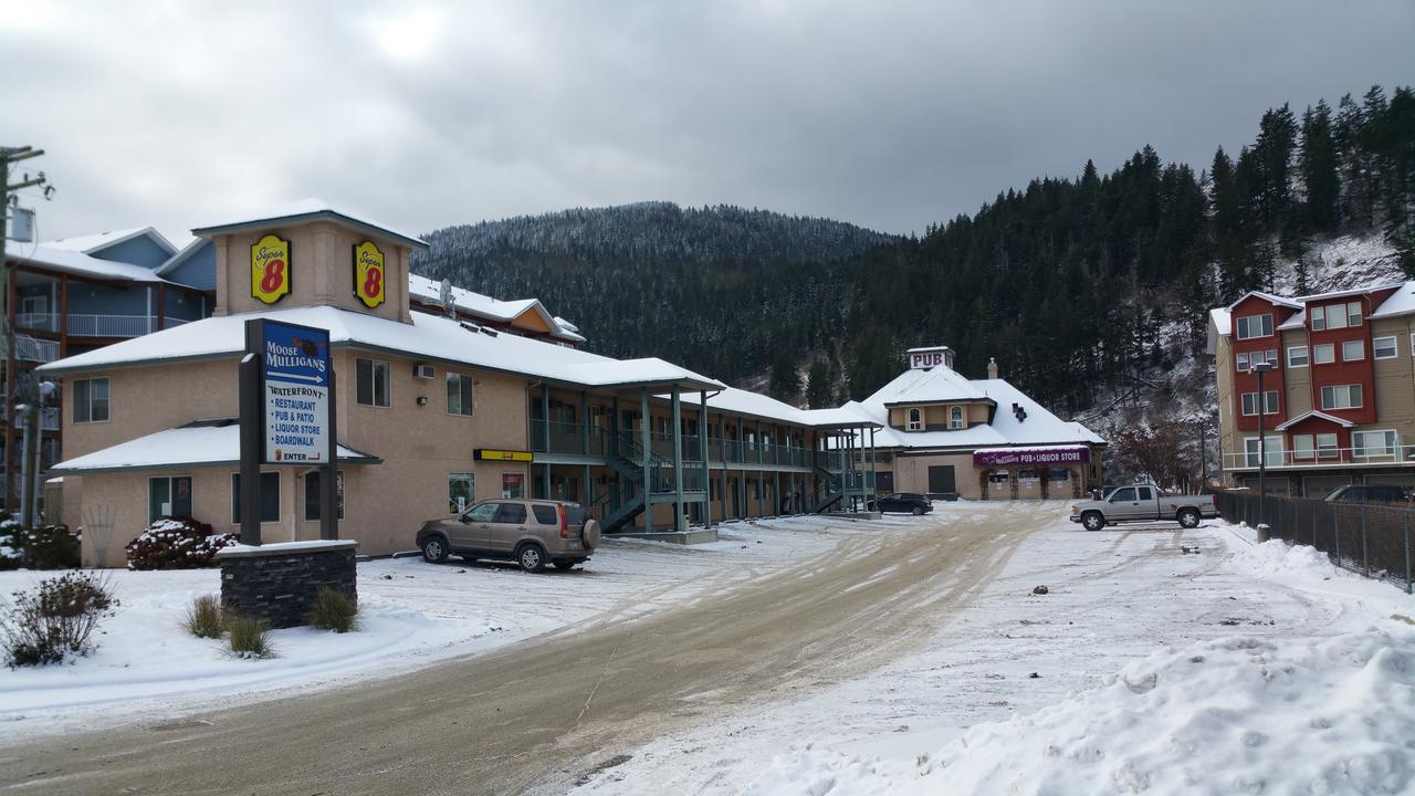 Super 8 By Wyndham Sicamous Hotel Екстериор снимка